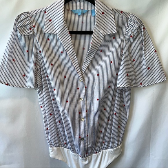 Draper James White and Gray Fitted Bodysuit with Red Stars - Picture 1 of 8